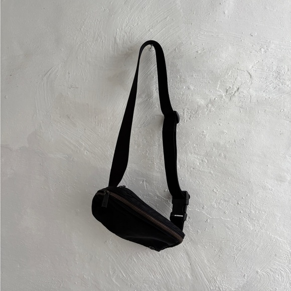 lululemon athletica Handbags - Lululemon everywhere belt bag in black